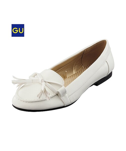 GU(ジーユー)の「(GU)WOMENモカシンシューズA(WOMEN ⁄ シューズ・レディース・RED/OFF WHITE/NAVY/BLACK・S/M/L)」の2枚目の写真