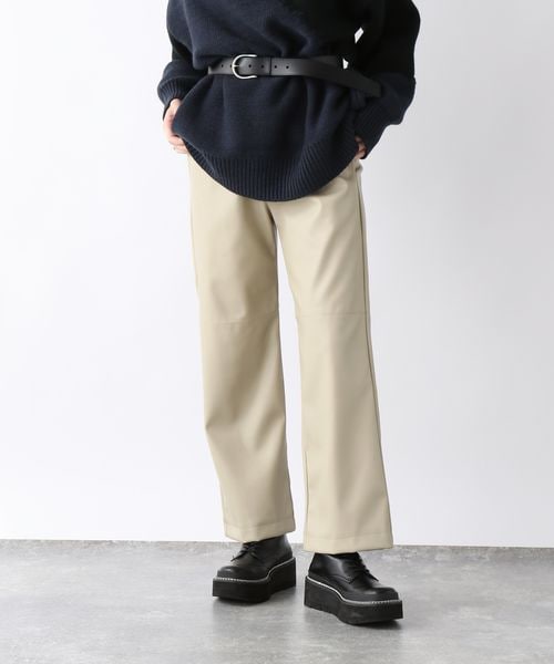 JEANASIS(ジーナシス)の「レザーキリカエストレートパンツ(パンツ・レディース・ブラック(09)/グレージュ(11)・S/M)」の8枚目の写真