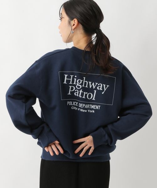 A part by（アパートバイ）の「NYCスウェットプルオーバー/WEB先行予約（トップス・レディース・アッシュグレー 12/ネイビー 88・フリーサイズ）」の2枚目の写真