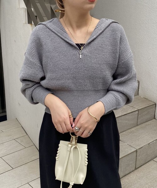 CAPRICIEUX LE'MAGE(カプリシューレマージュ)の「畦ハーフジッププルオーバー(ニット/セーター・レディース・オフホワイト/グレー/ブラック・F)」の2枚目の写真