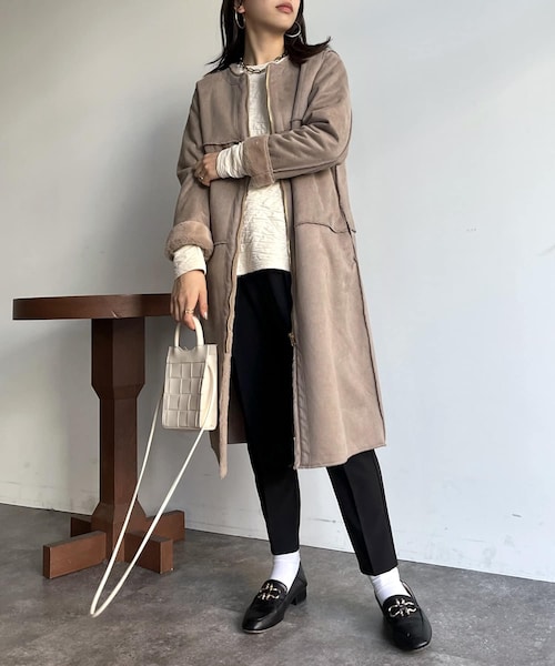 prose verse(プロズヴェール)の「【リバーシブルで着られる】ムートン×ファーコート(ムートンコート・レディース・オフホワイト/ベージュ/グレー・FREE)」の2枚目の写真