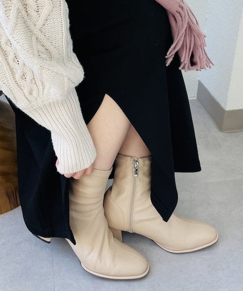 un dix cors(アンディコール)の「《予約》【mionotis(ミオノティス)】クッションストレッチショートブーツ(ブーツ・レディース・アイボリー/ブラウン/ブラック・M/L)」の3枚目の写真