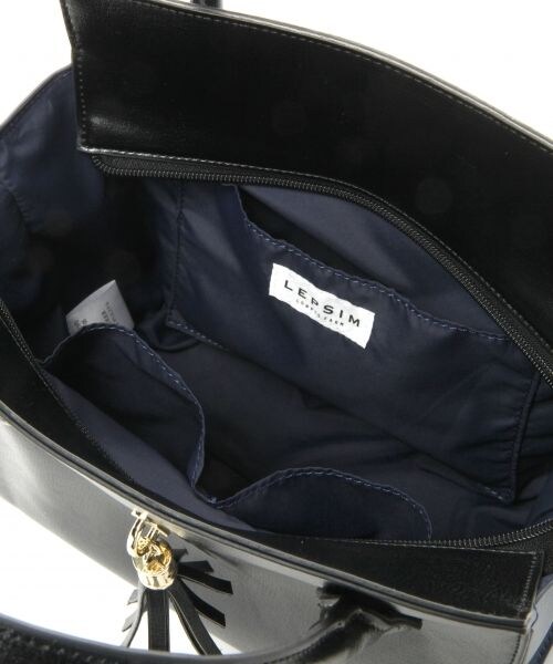 LEPSIM（レプシィム）の「【NEW ARRIVAL】タッセルミニトート（バッグ・レディース・ブラック×ネイビー/レッド/ライトベージュ×ホワイト/ライトブルー・ONE SIZE）」の10枚目の写真