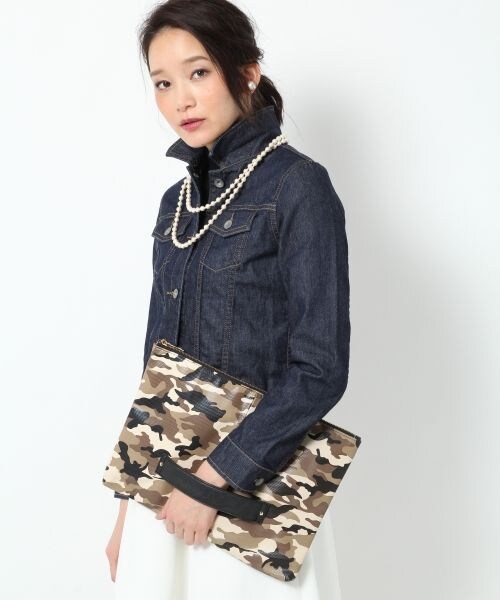 BLISS POINT Womens（ブリスポイント ウイメンズ）の「【WEB限定先行予約】ベーシッククラッチ（バッグ・レディース・ホワイト/ブラック/シルバー/イエロー×ベージュ/グリーン/カモフラ×ブラック/ネイビー×グリーン・ONE SIZE）」の3枚目の写真