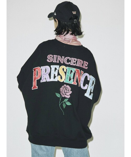 jouetie（ジュエティ）の「バックBIGロゴローズプルオーバー（Tシャツ/カットソー・ブルー/パープル/グレー/ブラック・M）」の2枚目の写真