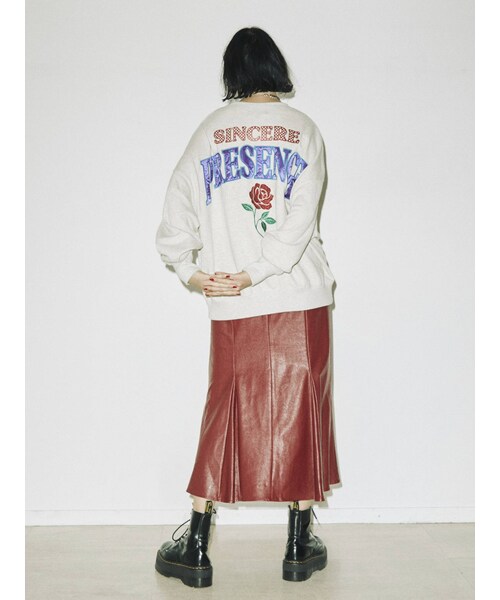 jouetie（ジュエティ）の「バックBIGロゴローズプルオーバー（Tシャツ/カットソー・ブルー/パープル/グレー/ブラック・M）」の17枚目の写真