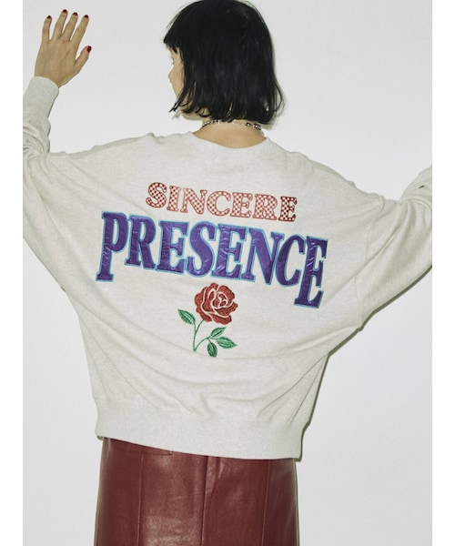 jouetie（ジュエティ）の「バックBIGロゴローズプルオーバー（Tシャツ/カットソー・ブルー/パープル/グレー/ブラック・M）」の4枚目の写真