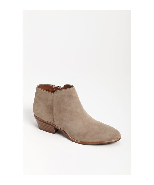 Sam Edelman（サムエデルマン）の「Sam Edelman 'Petty' Bootie（ブーツ・レディース・Putty Suede/Black Leather/Black Suede・9 W/6 W/12 M/8.5 W/10 M/8 W/4.5 M/7.5 W/6.5 W/7 W/6.5 M/8 M/9.5 M/7 M/7.5 M/5 M/11 M/10.5 M/11.5 M/9 M/8.5 M/4 M/6 M/9.5 W/10 W/5.5 M）」の4枚目の写真