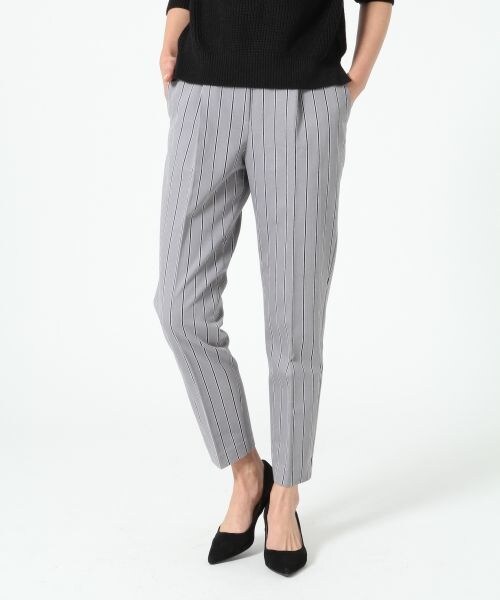 A part by(アパートバイ)の「TCレジメンタルSテーパーパンツ(パンツ・レディース・ホワイト/グレー/グリーン/ネイビー・M/L)」の2枚目の写真