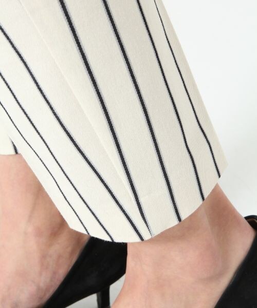 A part by(アパートバイ)の「TCレジメンタルSテーパーパンツ(パンツ・レディース・ホワイト/グレー/グリーン/ネイビー・M/L)」の13枚目の写真