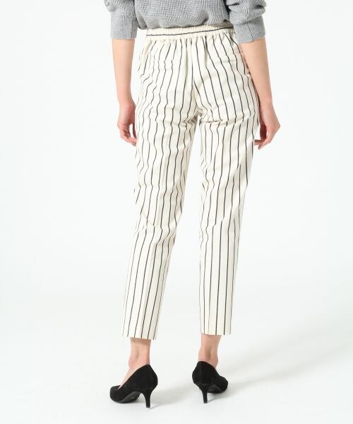 A part by(アパートバイ)の「TCレジメンタルSテーパーパンツ(パンツ・レディース・ホワイト/グレー/グリーン/ネイビー・M/L)」の9枚目の写真