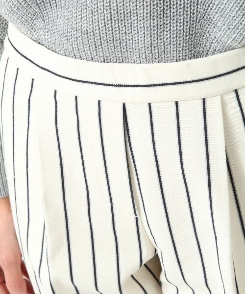 A part by(アパートバイ)の「TCレジメンタルSテーパーパンツ(パンツ・レディース・ホワイト/グレー/グリーン/ネイビー・M/L)」の10枚目の写真