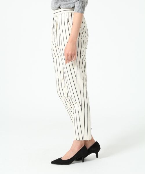 A part by(アパートバイ)の「TCレジメンタルSテーパーパンツ(パンツ・レディース・ホワイト/グレー/グリーン/ネイビー・M/L)」の8枚目の写真