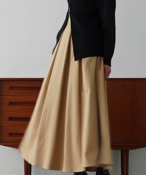 CLANE（クラネ）の「HIGH WAIST VOLUME MAXI SKIRT（スカート・レディース・BLK/BGE/TAN/KHK・0/1）」の2枚目の写真