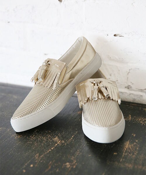 GLOBAL WORK（グローバルワーク）の「【一部カラー先行予約】ポインテッドスリッポン（シューズ・レディース・ホワイト(05)/【先行予約】パンチングホワイト(06)/ブラック(09)/【先行予約】パンチングブラック(10)/【先行予約】パンチングゴールド(60)/ブルー(85)・Ｓ/Ｍ/Ｌ）」の6枚目の写真