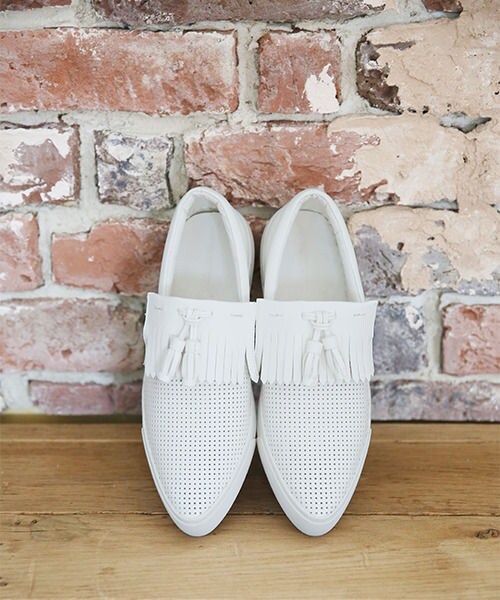 GLOBAL WORK（グローバルワーク）の「【一部カラー先行予約】ポインテッドスリッポン（シューズ・レディース・ホワイト(05)/【先行予約】パンチングホワイト(06)/ブラック(09)/【先行予約】パンチングブラック(10)/【先行予約】パンチングゴールド(60)/ブルー(85)・Ｓ/Ｍ/Ｌ）」の4枚目の写真