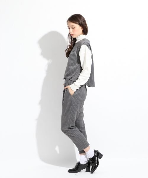 LOWRYS FARM(ローリーズファーム)の「ノースリ*テーパードパンツ2(ワンピース/ドレス・レディース・ブラック/グレー×ストライプ/ネイビーストライプ・M/L)」の4枚目の写真