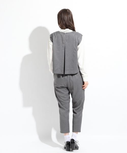 LOWRYS FARM(ローリーズファーム)の「ノースリ*テーパードパンツ2(ワンピース/ドレス・レディース・ブラック/グレー×ストライプ/ネイビーストライプ・M/L)」の5枚目の写真