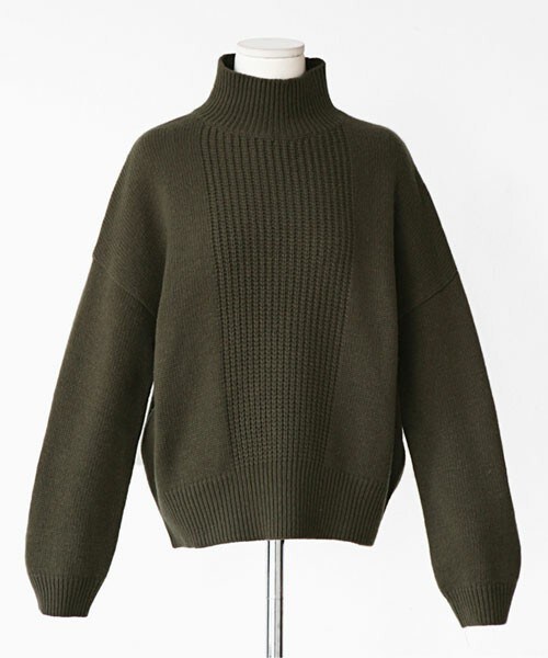 DHOLIC(ディーホリック)の「フロントリブハイネックニット(ニット/セーター・レディース・ブラック/ディープスカイブルー/アイボリー/カーキ・free)」の3枚目の写真