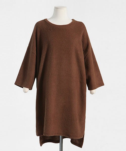 DHOLIC（ディーホリック）の「サイドスリットルーズフィットワンピース（Tシャツ/カットソー・レディース・グレー/ブラック/ホワイトアイボリー/ブラウン・free）」の4枚目の写真