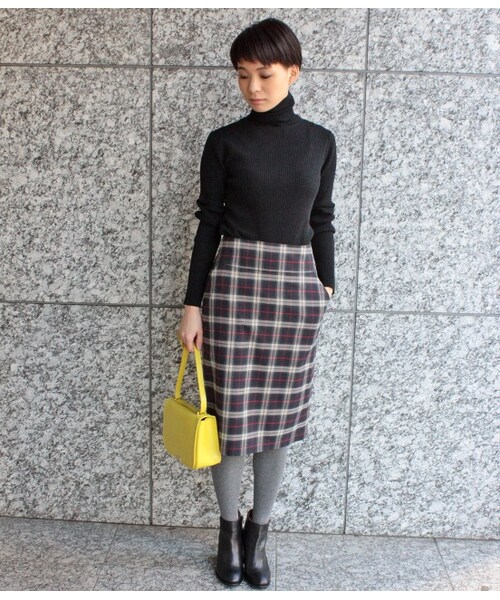 ADAM ET ROPE'(アダムエロペ)の「【15SS 先行予約】スプリットレザースクエアーショルダバッグ【春の新作】(バッグ・レディース・ブラック/イエロー・M)」の6枚目の写真