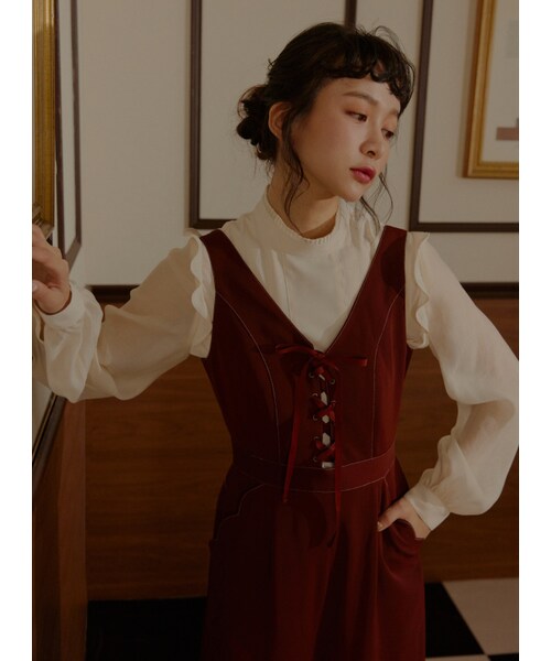 Marjorie（マージョリー）の「波光瀲豔，平塔克小立領荷葉拼接上衣（トップス・レディース・米白/淺薄荷・S/M）」の5枚目の写真