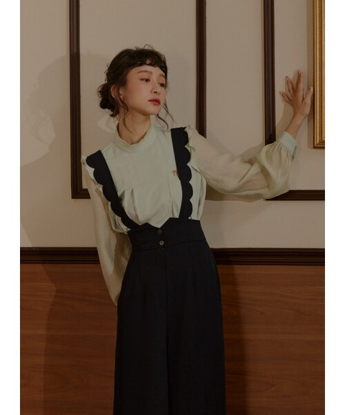 Marjorie（マージョリー）の「波光瀲豔，平塔克小立領荷葉拼接上衣（トップス・レディース・米白/淺薄荷・S/M）」の15枚目の写真