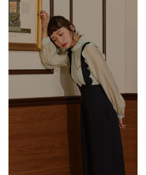 Marjorie（マージョリー）の「波光瀲豔，平塔克小立領荷葉拼接上衣（トップス・レディース・米白/淺薄荷・S/M）」の13枚目の写真