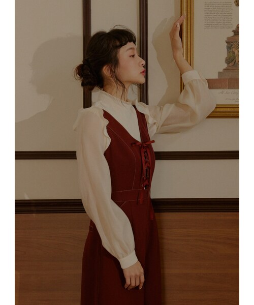 Marjorie（マージョリー）の「波光瀲豔，平塔克小立領荷葉拼接上衣（トップス・レディース・米白/淺薄荷・S/M）」の3枚目の写真