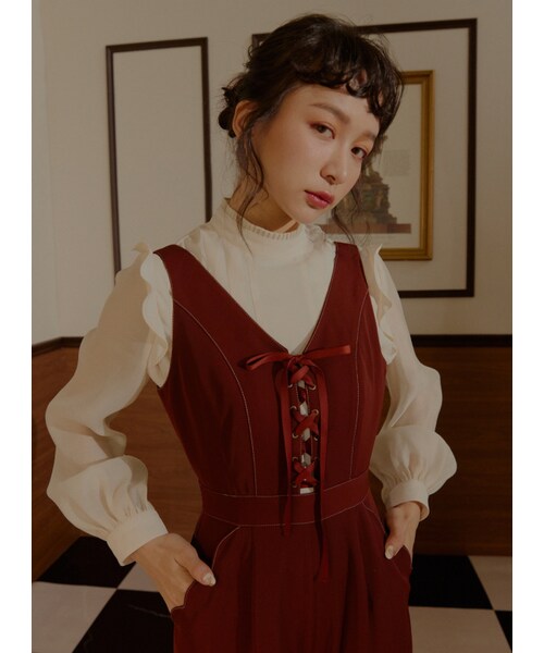 Marjorie（マージョリー）の「波光瀲豔，平塔克小立領荷葉拼接上衣（トップス・レディース・米白/淺薄荷・S/M）」の2枚目の写真