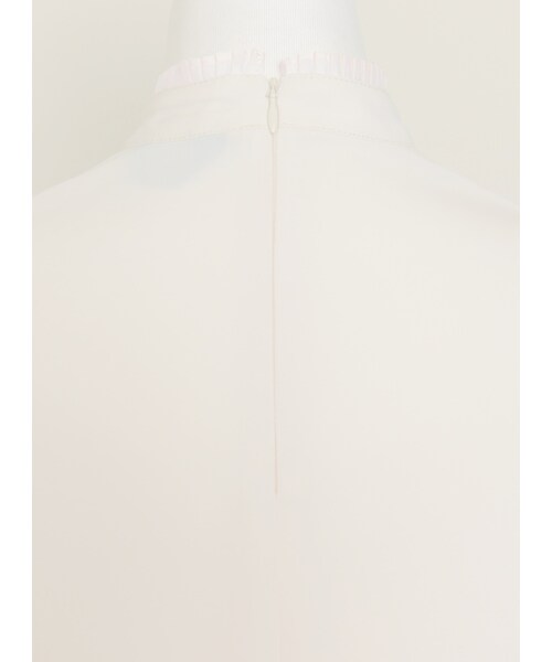 Marjorie（マージョリー）の「波光瀲豔，平塔克小立領荷葉拼接上衣（トップス・レディース・米白/淺薄荷・S/M）」の10枚目の写真