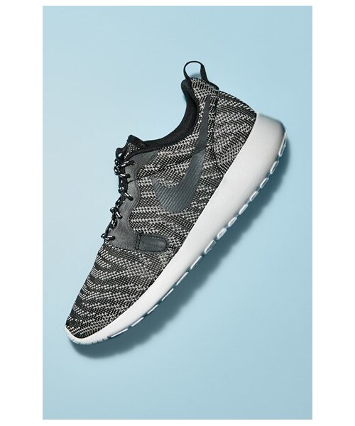 NIKE（ナイキ）の「Nike 'Roshe Run' Jacquard Sneaker (Women)（スニーカー・レディース・White/ Black・10 M/6 M/6.5 M/7 M/7.5 M/8 M/8.5 M/9 M/9.5 M）」の2枚目の写真