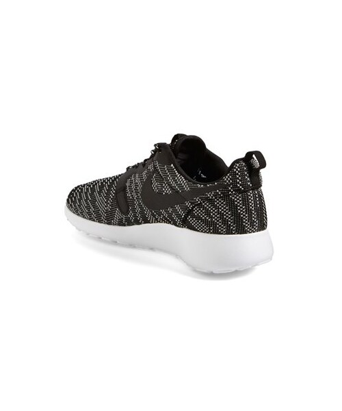 NIKE（ナイキ）の「Nike 'Roshe Run' Jacquard Sneaker (Women)（スニーカー・レディース・White/ Black・10 M/6 M/6.5 M/7 M/7.5 M/8 M/8.5 M/9 M/9.5 M）」の4枚目の写真