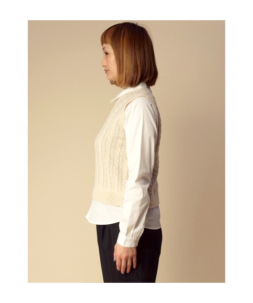 w closet（ダブルクローゼット）の「フェイクレイヤーケーブル編みニットベスト（トップス・レディース・アイボリー/ネイビー・FREE）」の4枚目の写真