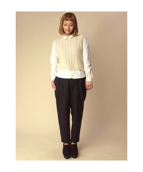 w closet（ダブルクローゼット）の「フェイクレイヤーケーブル編みニットベスト（トップス・レディース・アイボリー/ネイビー・FREE）」の13枚目の写真