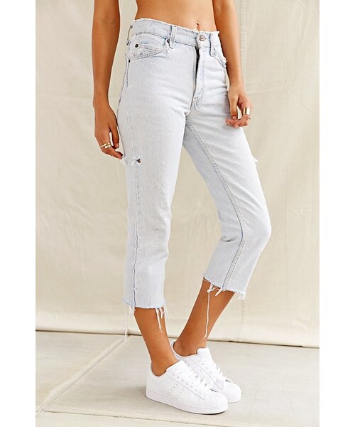 URBAN OUTFITTERS(アーバンアウトフィッターズ)の「Urban Renewal Recycled Bleach Capri Jean(デニムパンツ・レディース・INDIGO・L/S/XS/M)」の4枚目の写真