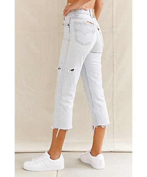 URBAN OUTFITTERS(アーバンアウトフィッターズ)の「Urban Renewal Recycled Bleach Capri Jean(デニムパンツ・レディース・INDIGO・L/S/XS/M)」の2枚目の写真