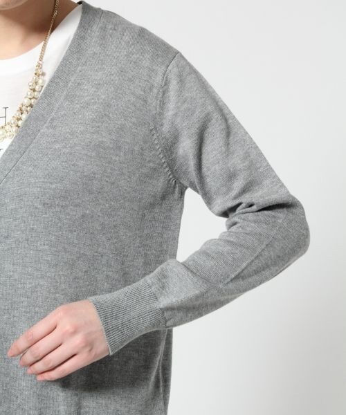GLOBAL WORK（グローバルワーク）の「【WEB限定先行予約】Ｖネックロングカーデ長袖（トップス・レディース・グレー12/ネイビー88・Ｍ/Ｌ）」の9枚目の写真
