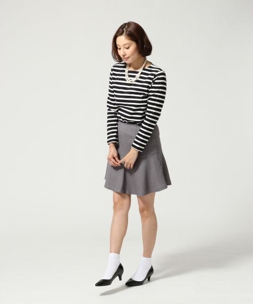 LEPSIM(レプシィム)の「【NEW ARRIVAL】ボーダーキリカエボートネックプルオーバー(トップス・レディース・オフ×ブラック/トップグレー×オフ/ダークネイビー×イエロー/ダークネイビー×オフ・M/L)」の6枚目の写真