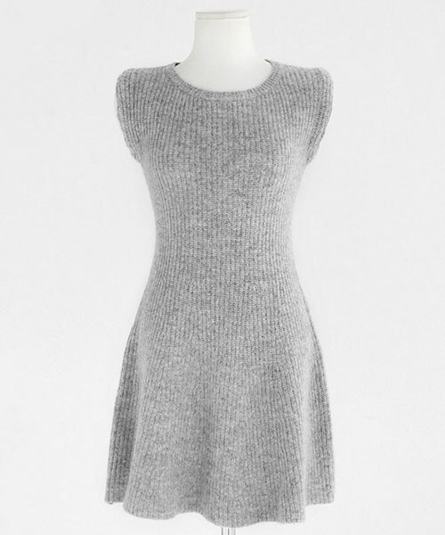 DHOLIC（ディーホリック）の「アンゴラミックススリーブレスニットワンピース（ワンピース・レディース・ダークグリーン/レッド/アイボリー/グレー/ダークグレー・free/ｆree）」の3枚目の写真