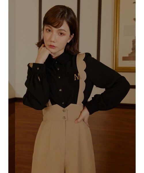 Marjorie（マージョリー）の「和平之丘，花瓣造型修身腰封吊帶褲（パンツ・レディース・卡其/深藍・XS/S/M）」の3枚目の写真