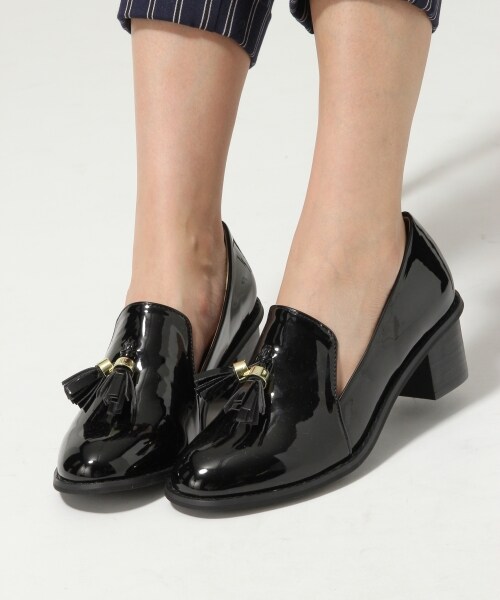 LEPSIM（レプシィム）の「【NEW ARRIVAL】タッセルヒールシューズ（シューズ・レディース・オフ/ブラック・Ｓ(22.5)/Ｍ(23-23.5)/Ｌ(24-24.5)）」の2枚目の写真