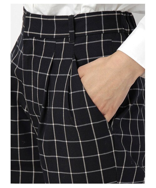 earth music&ecology(アースミュージックアンドエコロジー)の「・ウィンドペンタックテーパードパンツ(パンツ・レディース・アイボリー/ブラック/ネイビー・S/M)」の4枚目の写真