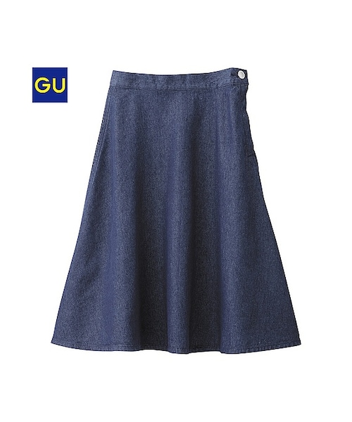 GU（ジーユー）の「（GU）デニムフレアミドルスカート（WOMEN ⁄ スカート・レディース・BLUE/NAVY・L/M/XL/S）」の2枚目の写真