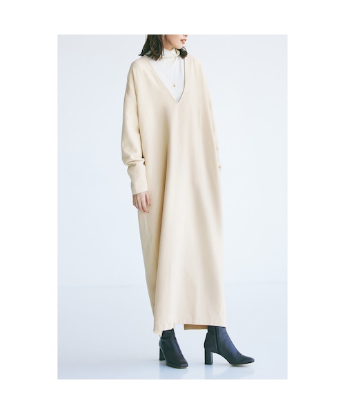 IEDIT（イディット）の「IEDIT[イディット] きくちあつこさんコラボ Vネックマキシワンピース〈アイボリー〉（レディースファッション > ワンピース・チュニック > ワンピース・レディース・ホワイト・身幅76.5/総丈133cm/身幅80/総丈134.5cm/身幅70/総丈131cm/身幅73/総丈132cm/身幅70/総丈139cm/身幅67/総丈130cm/身幅67/総丈122cm/身幅67/総丈138cm/身幅64/総丈129cm/身幅64/総丈121cm）」の2枚目の写真