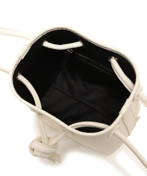VASIC（ヴァジック）の「BOND MINI MINI LEATHER（バッグ・レディース・CREAM/18・F）」の7枚目の写真