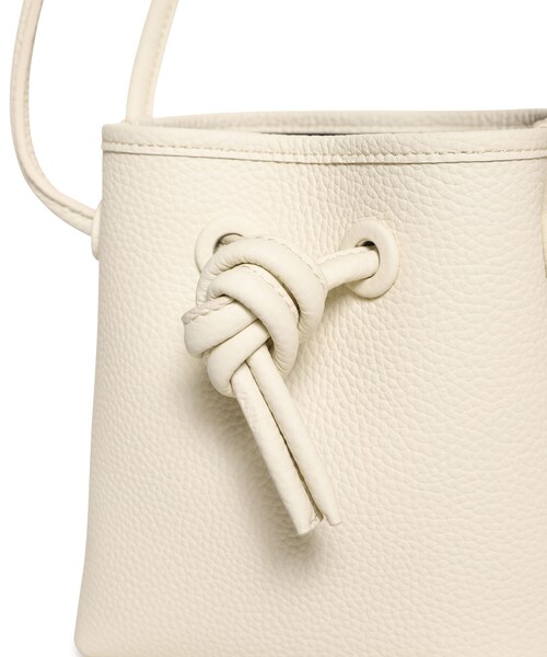 VASIC（ヴァジック）の「BOND MINI MINI LEATHER（バッグ・レディース・CREAM/18・F）」の4枚目の写真