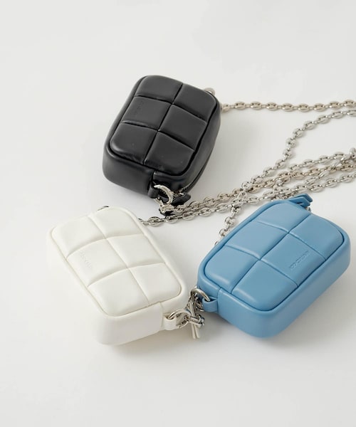 CAPRICIEUX LE'MAGE（カプリシューレマージュ）の「〈ADD CULUMN/アドカラム〉PUFFミニチェーンショルダーバッグ（トートバッグ・レディース・ホワイト/ブルー/ブラック・F）」の2枚目の写真
