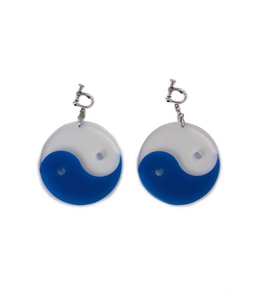 k3&co.(ケイスリーアンドコー)の「Yin-Yang Earings(アクセサリー・レディース・BLACK/WHITE/BLUE/RED・F)」の3枚目の写真