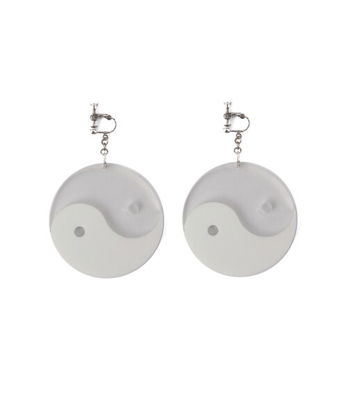 k3&co.(ケイスリーアンドコー)の「Yin-Yang Earings(アクセサリー・レディース・BLACK/WHITE/BLUE/RED・F)」の2枚目の写真